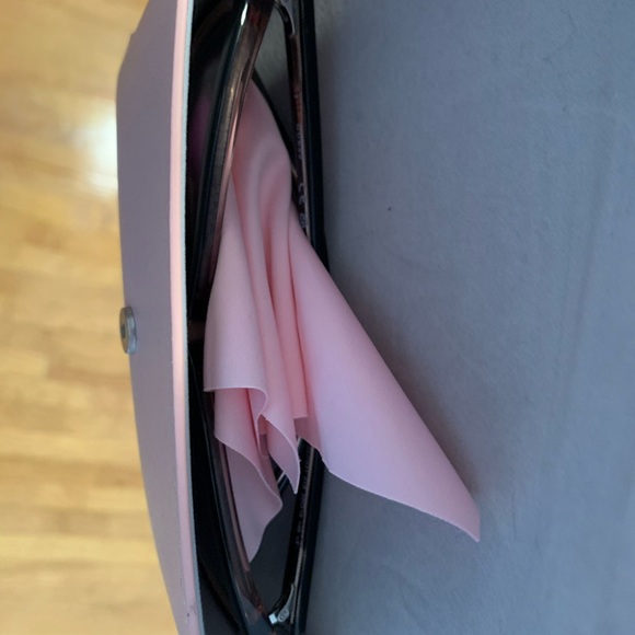 GUESS cat eye sunglasses Pink and Black Breast Cancer Awareness - Picture 6 of 7